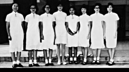 揭秘民国时期女生校服 以旗袍为主