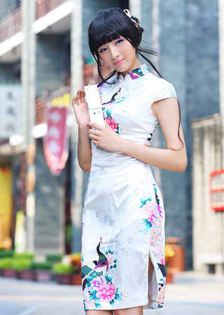东方魅力旗袍风靡世界 新娘如何选择婚礼旗袍