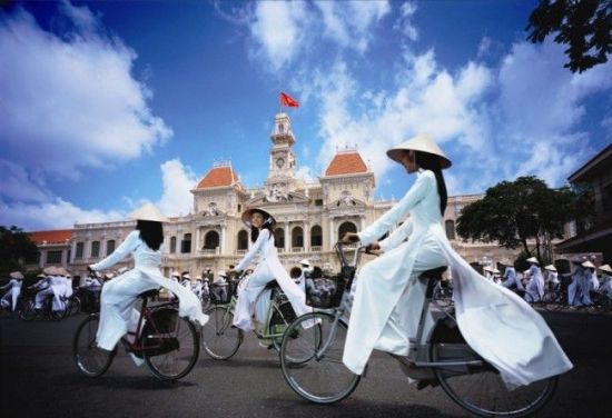 越南美女的穿衣习俗 奥戴源于旗袍