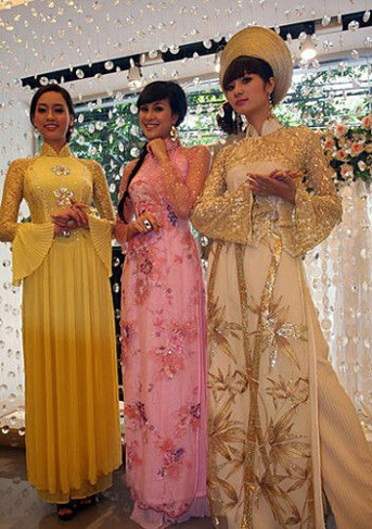 越南美女的穿衣习俗 奥戴源于旗袍