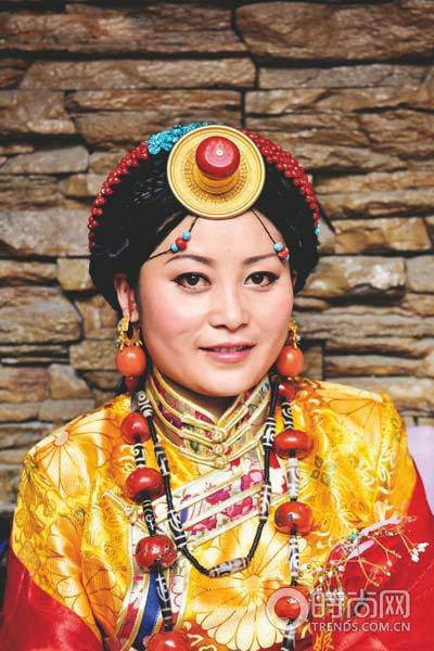 嫁衣民族风 盘点少数民族传统婚礼服饰