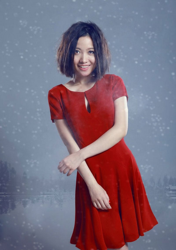 姚贝娜圣诞时尚大片 烂漫飞雪尽显温暖笑容