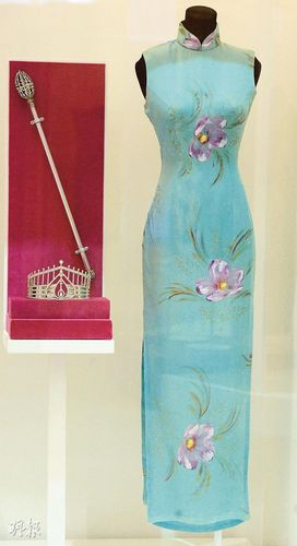 香港旗袍百年时尚 邓丽君林黛等名人旗袍参展
