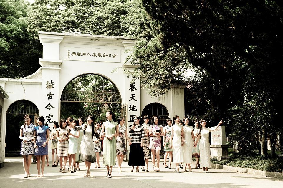觀百年校服設計史，品青春之美