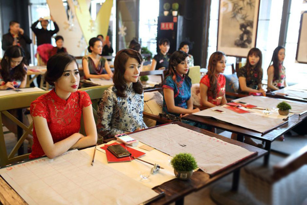 重庆美女旗袍Party卷起中国风