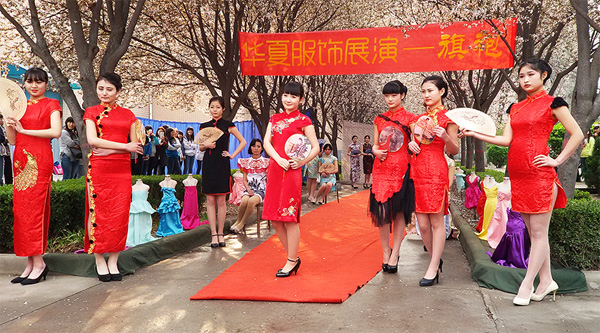 三月校园美如画 婉约“绽放”旗袍花