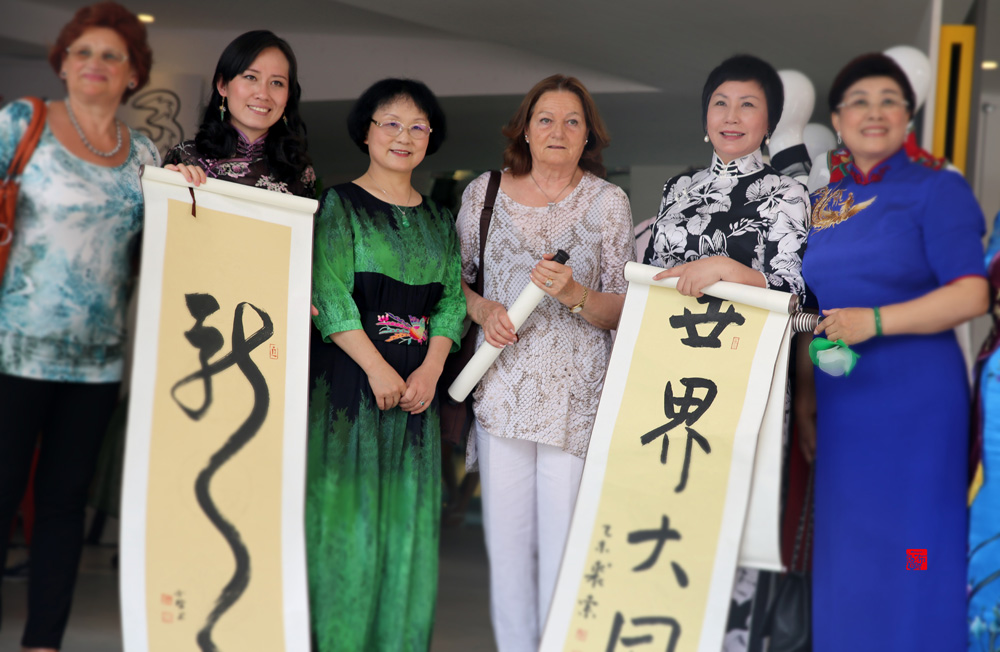 一布旗袍绽放米兰世博会