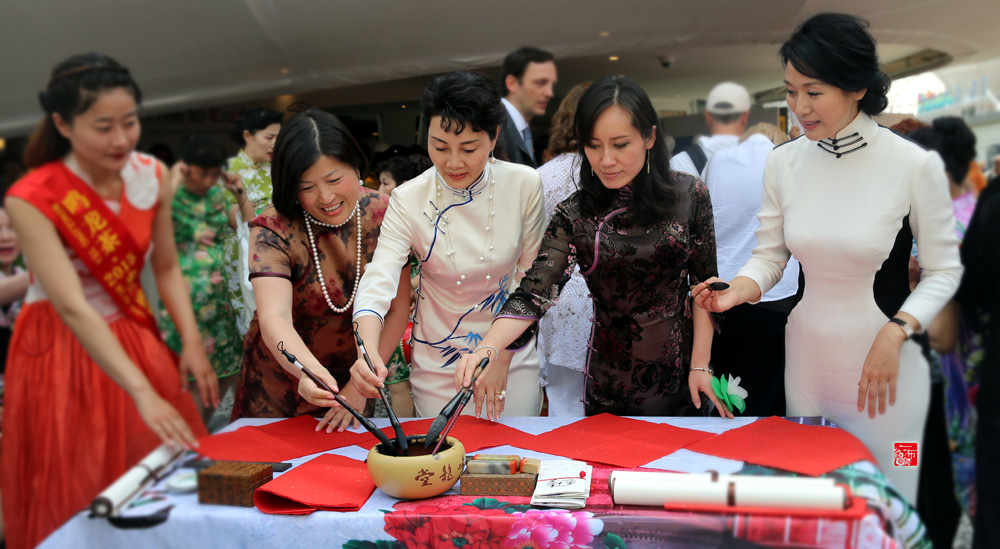 一布旗袍绽放米兰世博会