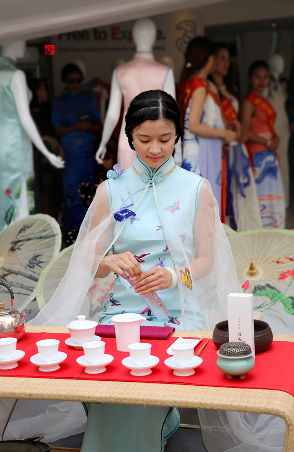 一布旗袍绽放米兰世博会