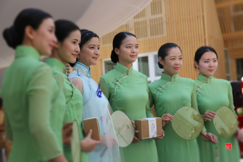 一布旗袍绽放米兰世博会