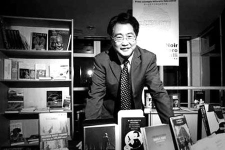 华裔作家裘小龙书写上海故事