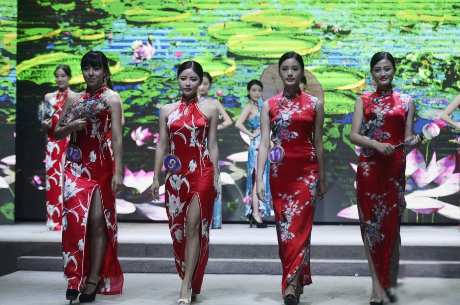 2015世界旅游文化小姐湖南总决赛上演旗袍秀