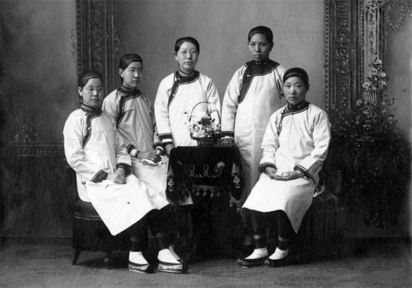 中国女性服饰百年变迁史：从禁锢走向开放