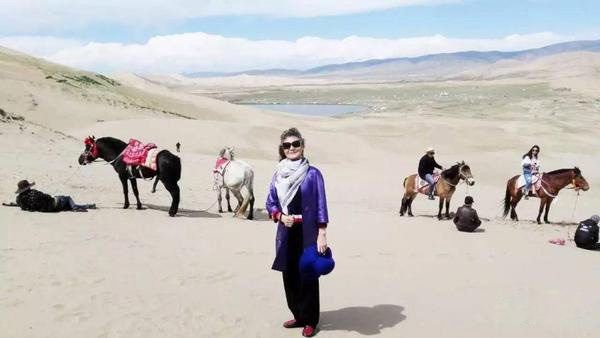73岁的中国老奶奶穿旗袍、走西藏、骑哈雷，美丽的人生从来与年龄无关！