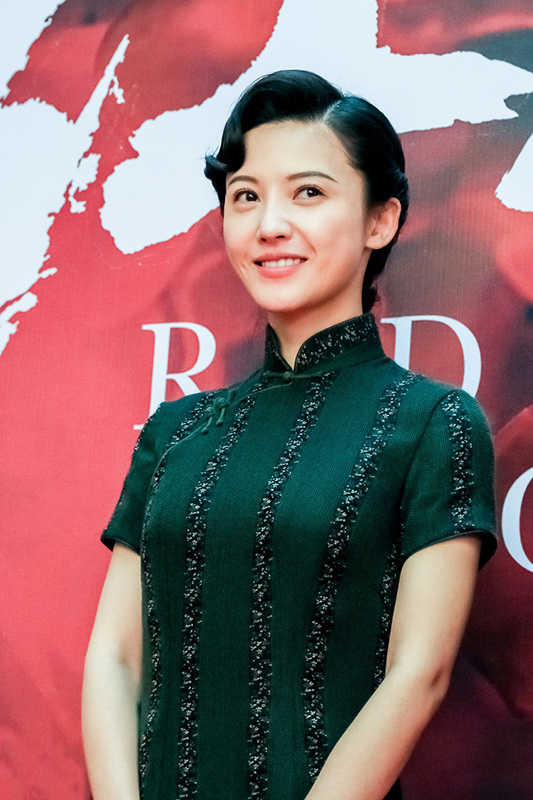 杨子姗出席活动，网友:中式旗袍美出了新高度!