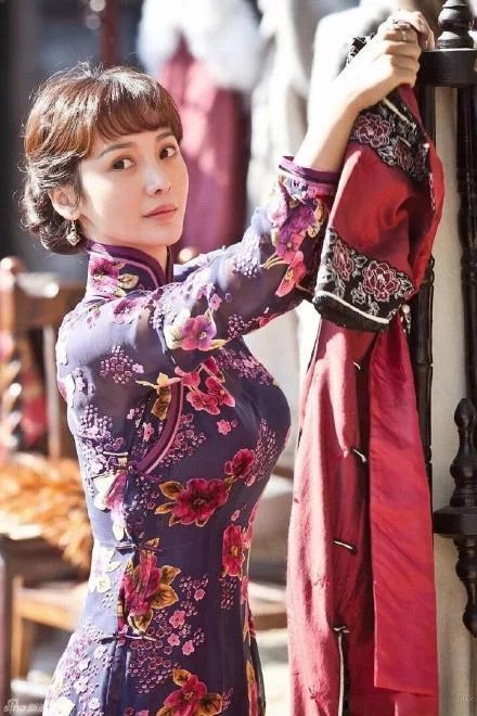 柳岩一袭复古的旗袍装 被网友称为“最美表嫂”