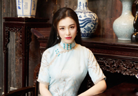 刘翔前妻葛天晒旗袍造型美照，身材凹凸有致